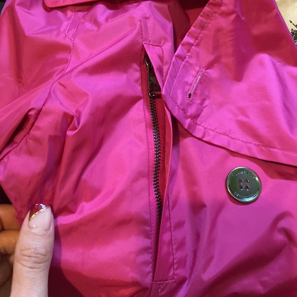 Burberry magenta rain coat - Picture 10 of 17